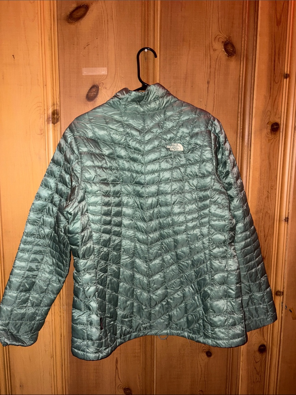 The North Face Women's Quilted Puffer Jacket — Sage Green - Picture 4 of 4